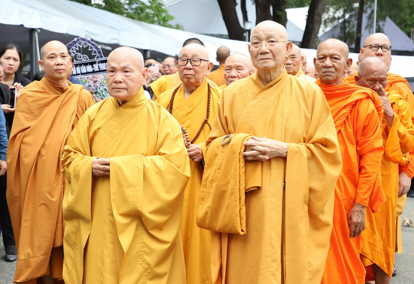 Trưởng lão Hòa thượng Thích Thiện Nhơn (hàng đầu, thứ hai từ trái qua)