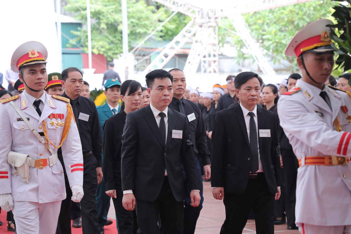 Đảng bộ, chính quyền xã Đông Hội kính viếng Tổng Bí thư Nguyễn Phú Trọng.