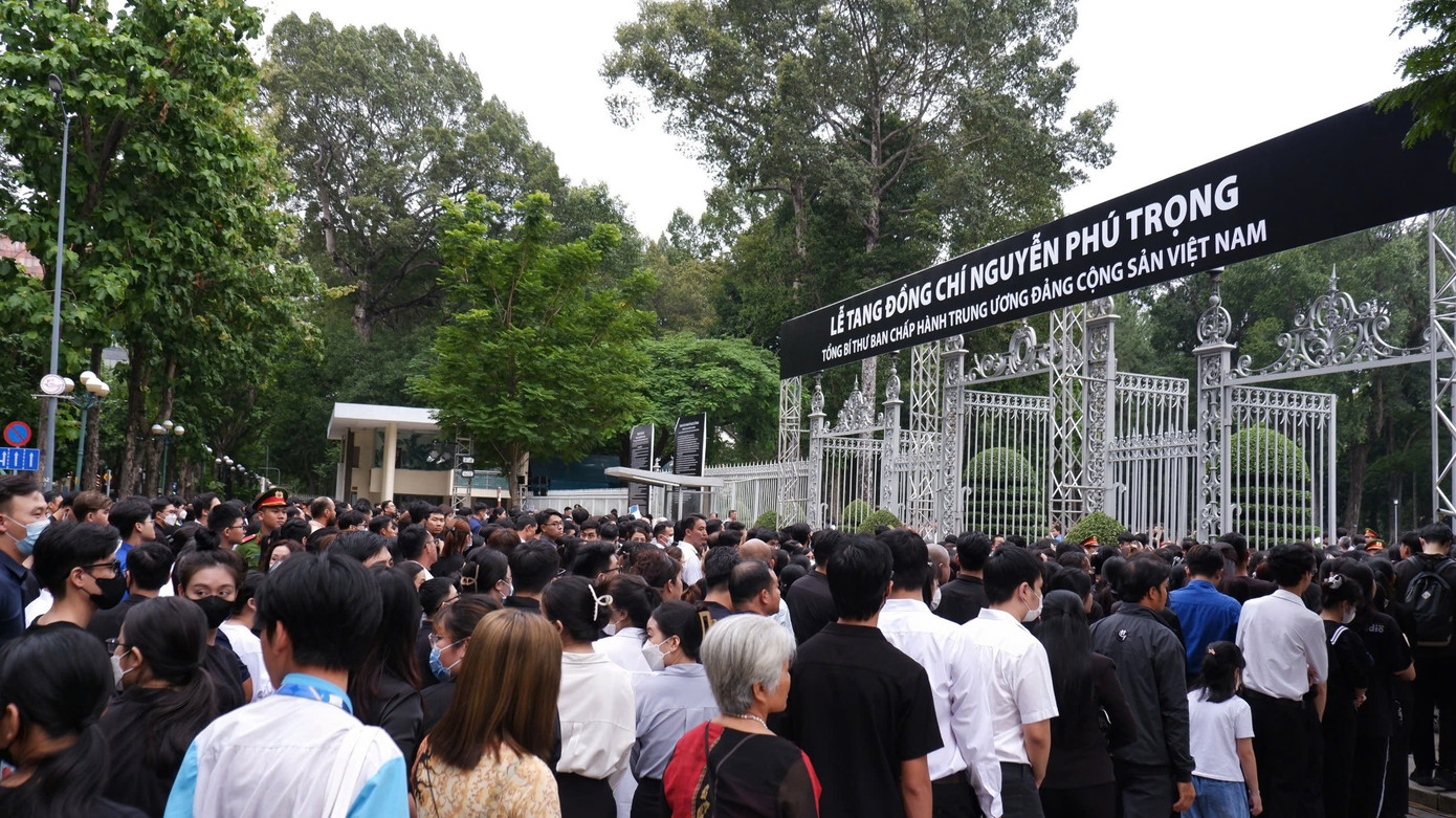TPHCM điều chỉnh thời gian viếng Tổng Bí thư Nguyễn Phú Trọng đến 23h00 ảnh 93