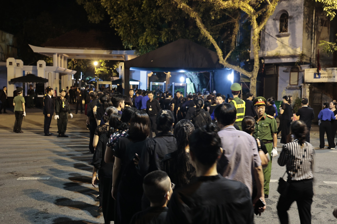 TPHCM điều chỉnh thời gian viếng Tổng Bí thư Nguyễn Phú Trọng đến 23h00 ảnh 137