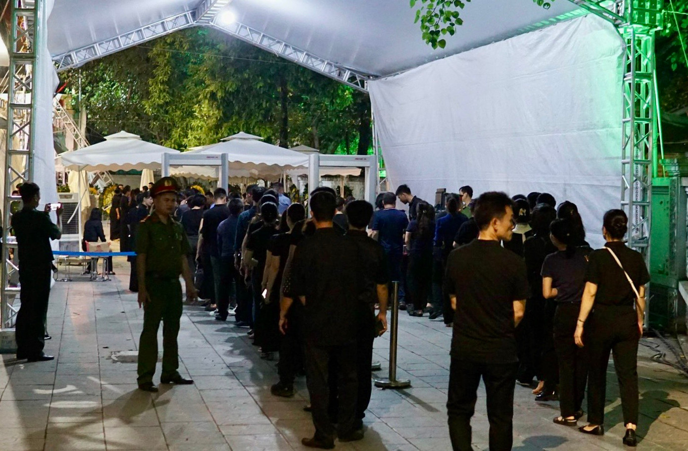 TPHCM điều chỉnh thời gian viếng Tổng Bí thư Nguyễn Phú Trọng đến 23h00 ảnh 143