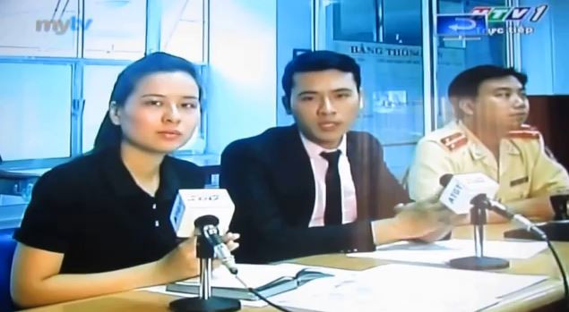 Nam dẫn chương trình (giữa) là 'tội đồ' gây làn sóng phản đối mạnh mẽ từ cộng đồng mạng