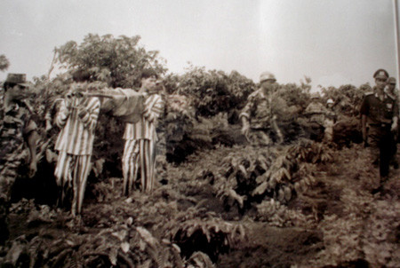 Dựng lại hiện trường vụ giết người ở rẫy cafe