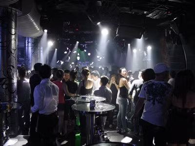 Rất dễ đụng hàng dân chơi hàng mướn tại các quán bar. Ảnh: từ Internet minh họa