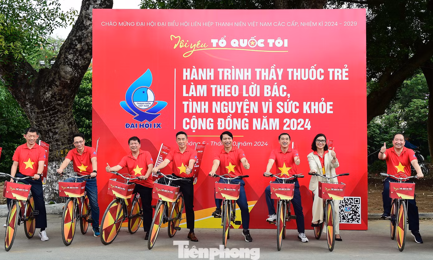 Các đại biểu và hội viên, thanh niên cùng lan tỏa Hành trình. Ảnh: Xuân Tùng