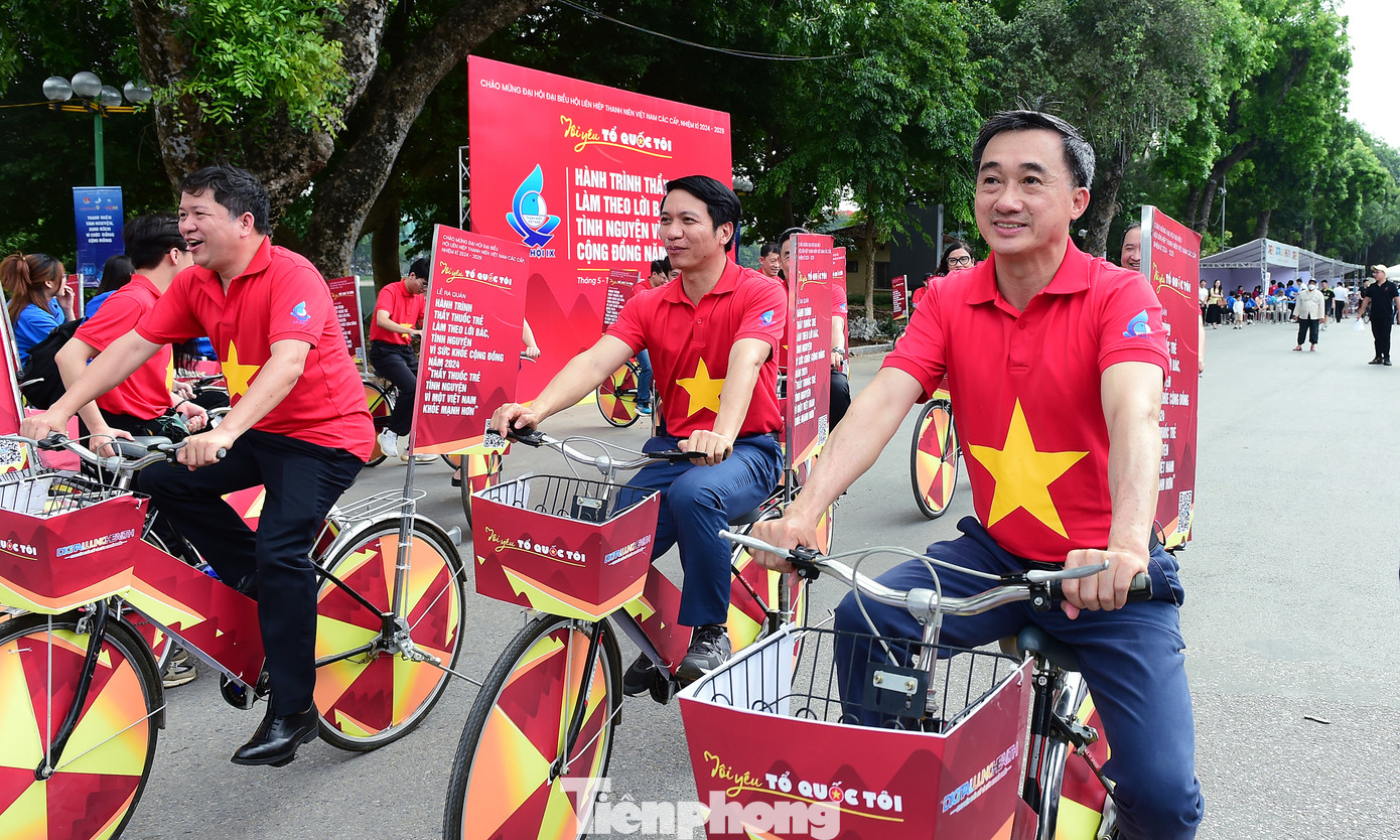 Các đại biểu và hội viên, thanh niên cùng lan tỏa Hành trình. Ảnh: Xuân Tùng Các đại biểu và hội viên, thanh niên cùng lan tỏa Hành trình. Ảnh: Xuân Tùng