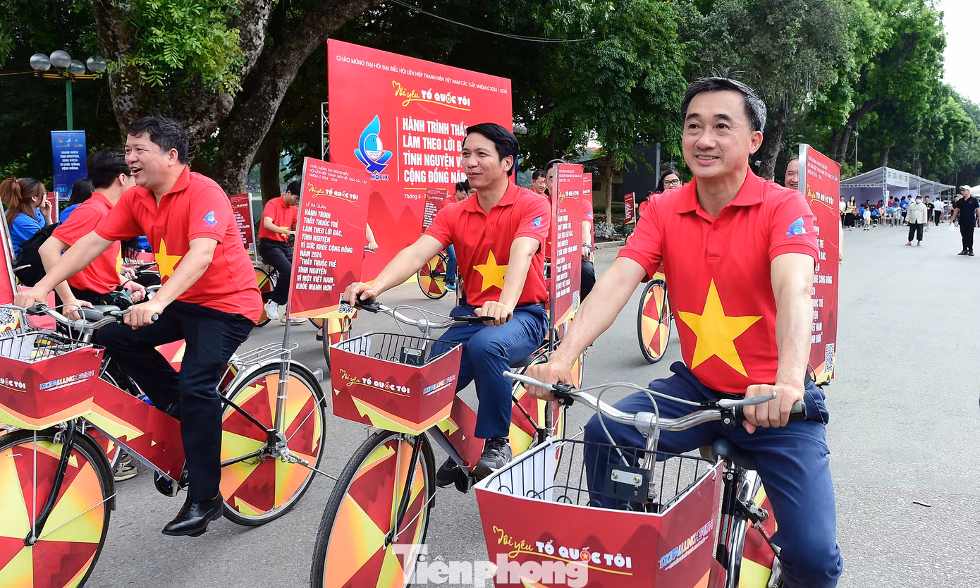 Các đại biểu và hội viên, thanh niên cùng lan tỏa Hành trình. Ảnh: Xuân Tùng
