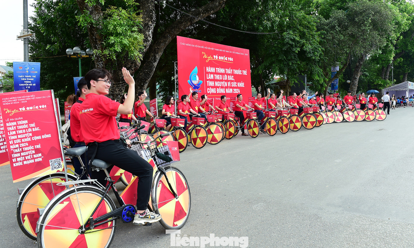 Các đại biểu và hội viên, thanh niên cùng lan tỏa Hành trình. Ảnh: Xuân Tùng Các đại biểu và hội viên, thanh niên cùng lan tỏa Hành trình. Ảnh: Xuân Tùng