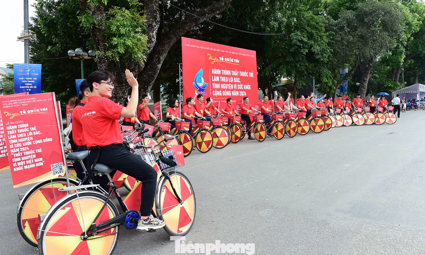 Các đại biểu và hội viên, thanh niên cùng lan tỏa Hành trình. Ảnh: Xuân Tùng