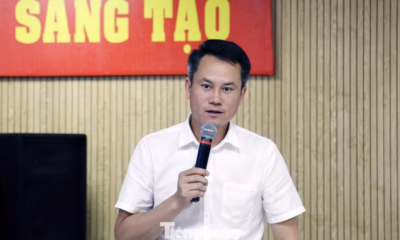 Anh Nguyễn Kim Quy trao đổi ý kiến tại buổi làm việc. Ảnh: Lâm Đăng Hải