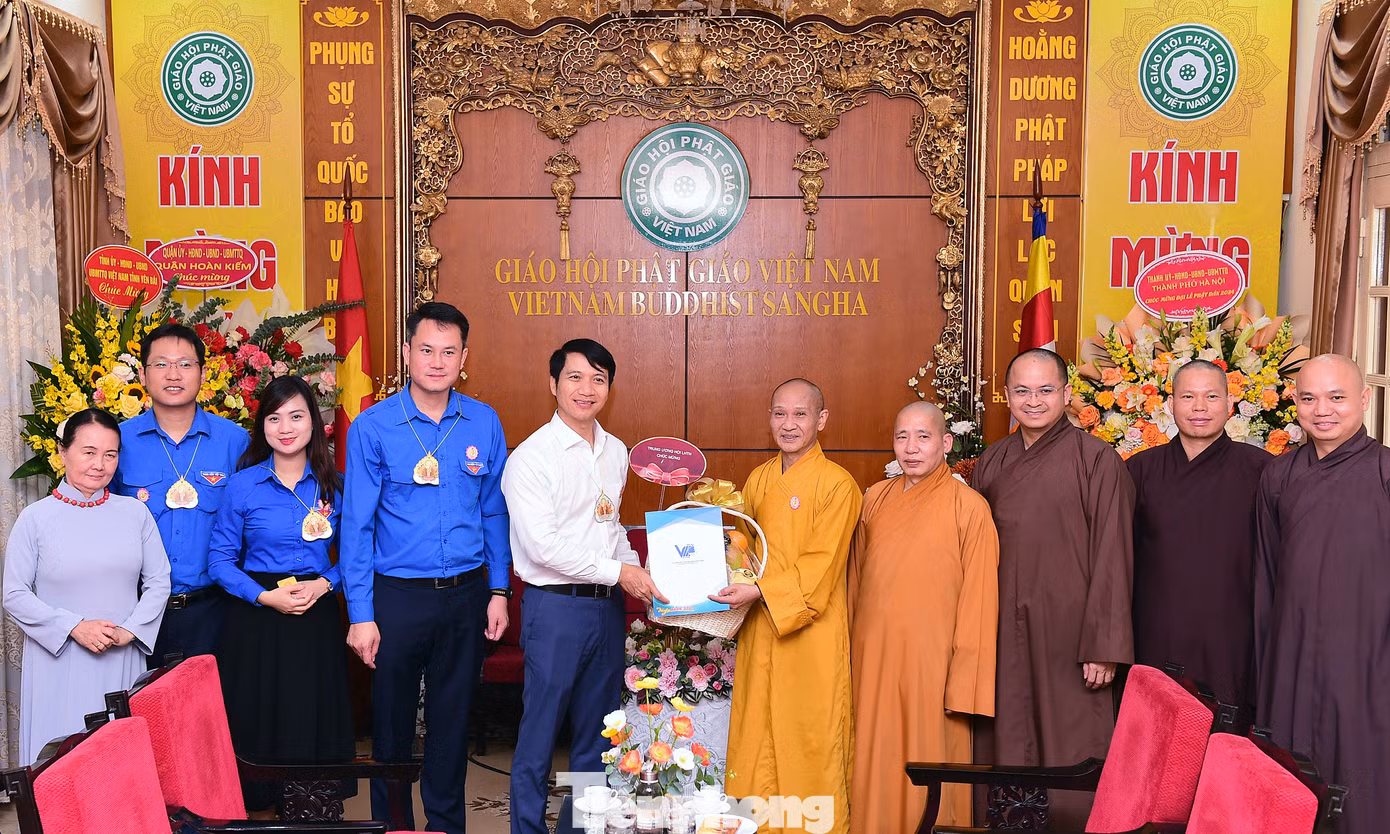 T.Ư Hội LHTN Việt Nam chúc mừng T.Ư Giáo hội Phật giáo Việt Nam dịp Đại lễ Phật đản 2024 - Phật lịch 2568. Ảnh: Xuân Tùng