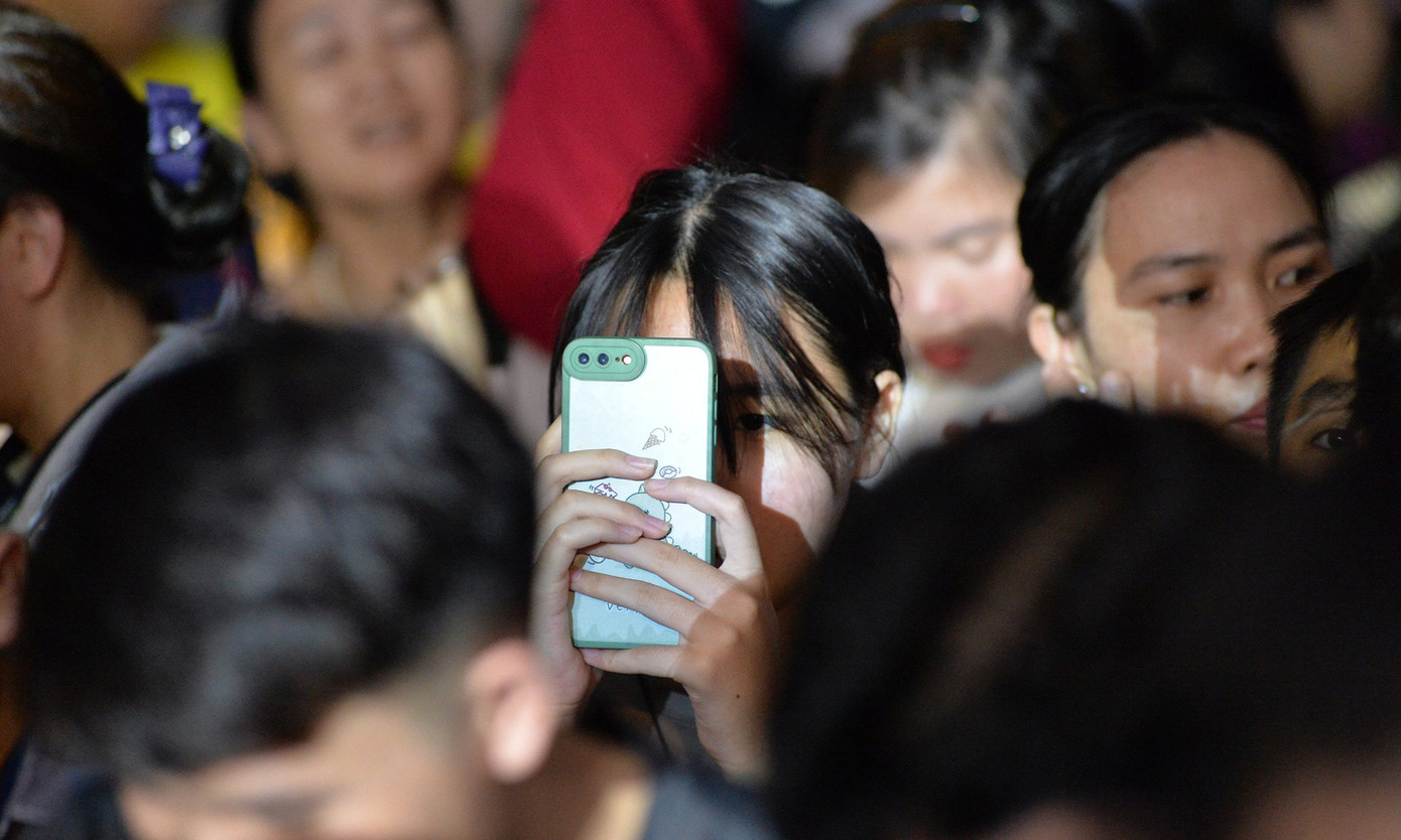 Khán giả theo dõi, cổ vũ chương trình. Ảnh: P.Linh Khán giả theo dõi, cổ vũ chương trình. Ảnh: P.Linh