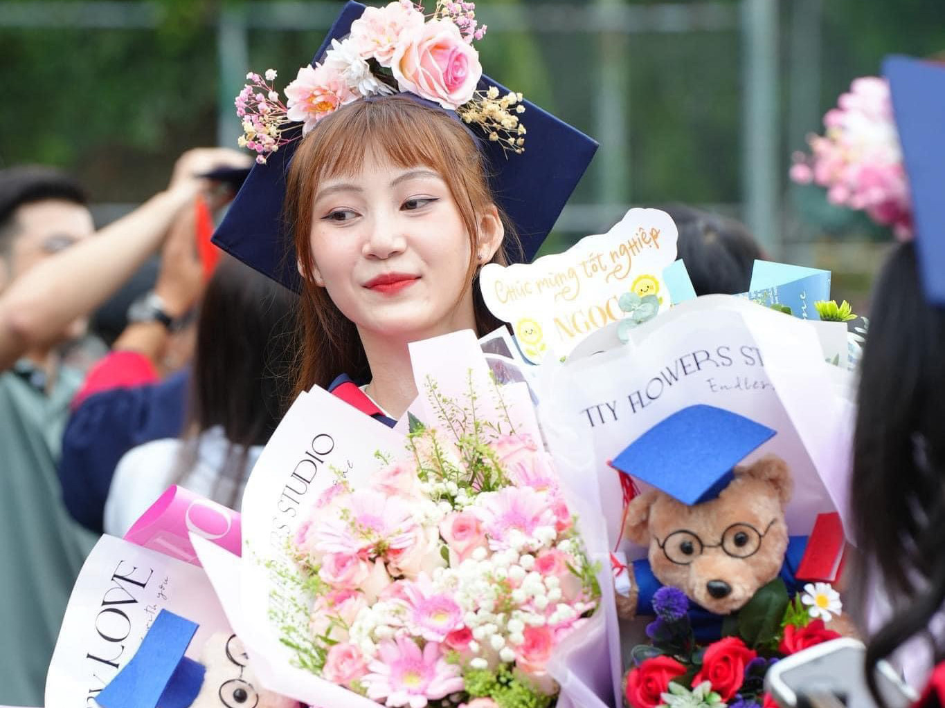 Bạn Trịnh Thị Ngọc tại lễ tốt nghiệp.