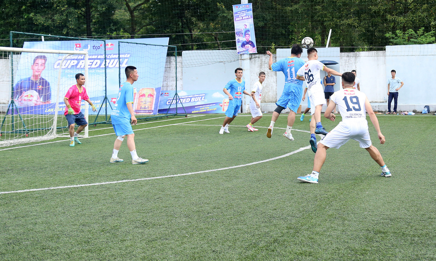 Trận chung kết Giải Bóng đá Thanh niên công nhân 2024 tại Thanh Hoá diễn ra kịch tính.