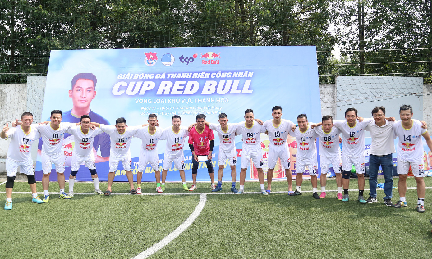 Đội bóng FC Công ty CP Đầu tư phát triển Vicenza đoạt giải Nhất.