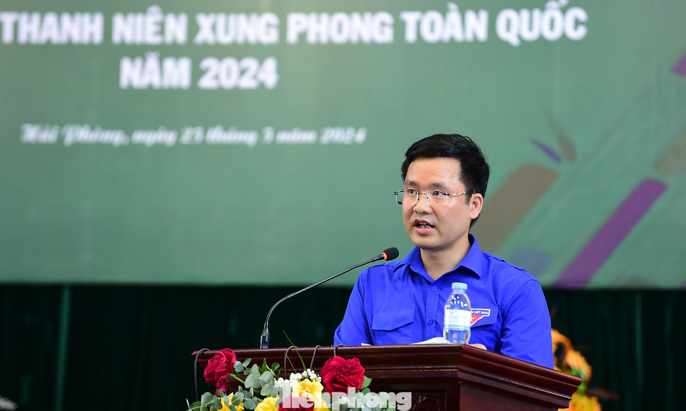 Anh Vũ Huy Dương - Phó trưởng Ban TNXP T.Ư Đoàn trình bày báo cáo tại hội nghị. Ảnh: Xuân Tùng Anh Vũ Huy Dương - Phó trưởng Ban TNXP T.Ư Đoàn trình bày báo cáo tại hội nghị. Ảnh: Xuân Tùng