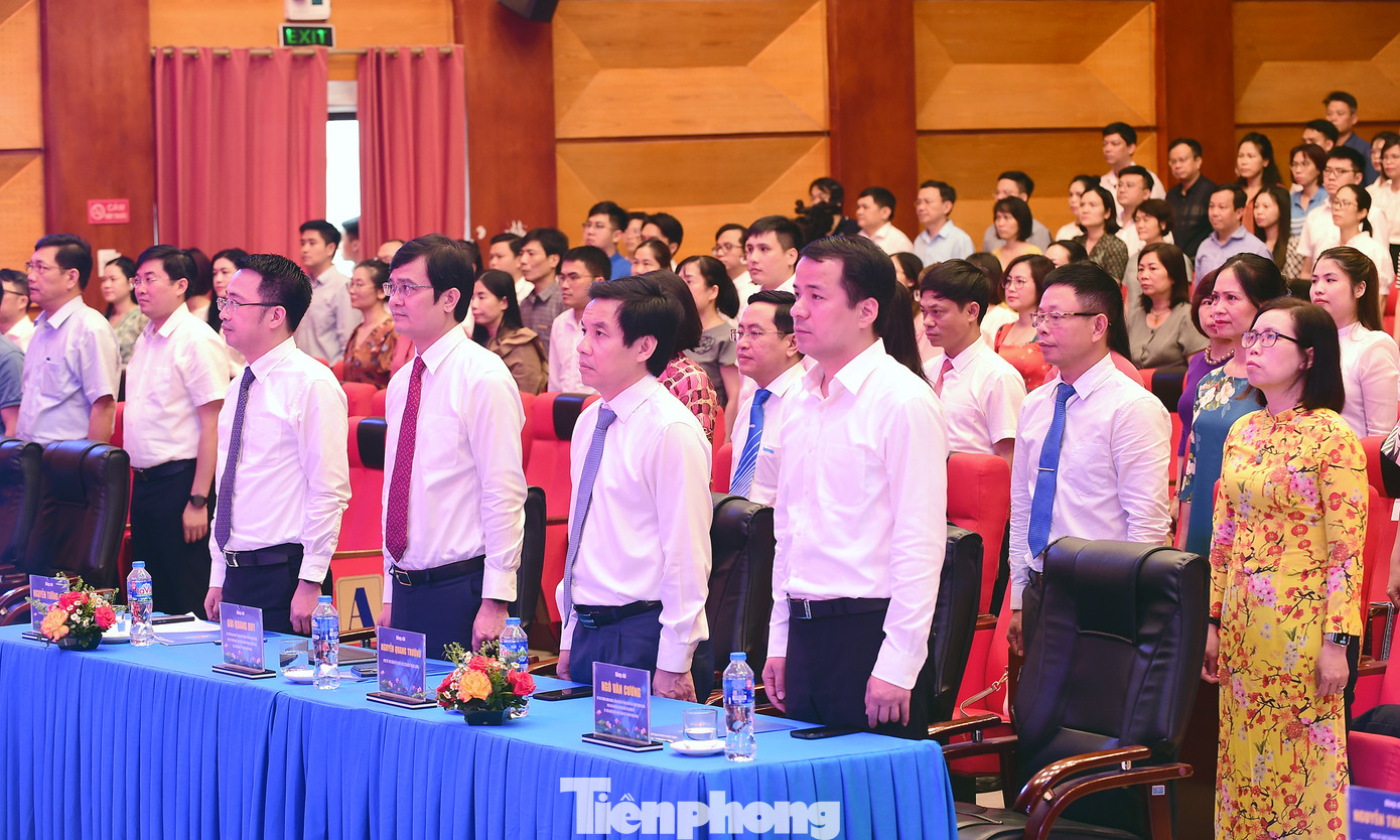 Dự hội nghị có ông Nguyễn Quang Trường – Phó Bí thư Đảng uỷ Khối Các cơ quan T.Ư. Về phía T.Ư Đoàn, có anh Bùi Quang Huy – Uỷ viên dự khuyết T.Ư Đảng, Bí thư thứ nhất T.Ư Đoàn, Bí thư Đảng uỷ T.Ư Đoàn; anh Ngô Văn Cương - Bí thư T.Ư Đoàn, Chủ nhiệm Ủy ban Kiểm tra T.Ư Đoàn; anh Nguyễn Tường Lâm - Bí thư T.Ư Đoàn, Phó Chủ nhiệm thường trực UBQG về Thanh niên Việt Nam; anh Nguyễn Thanh Tùng- Phó Bí thư thường trực Đảng ủy T.Ư Đoàn. Ảnh: Xuân Tùng