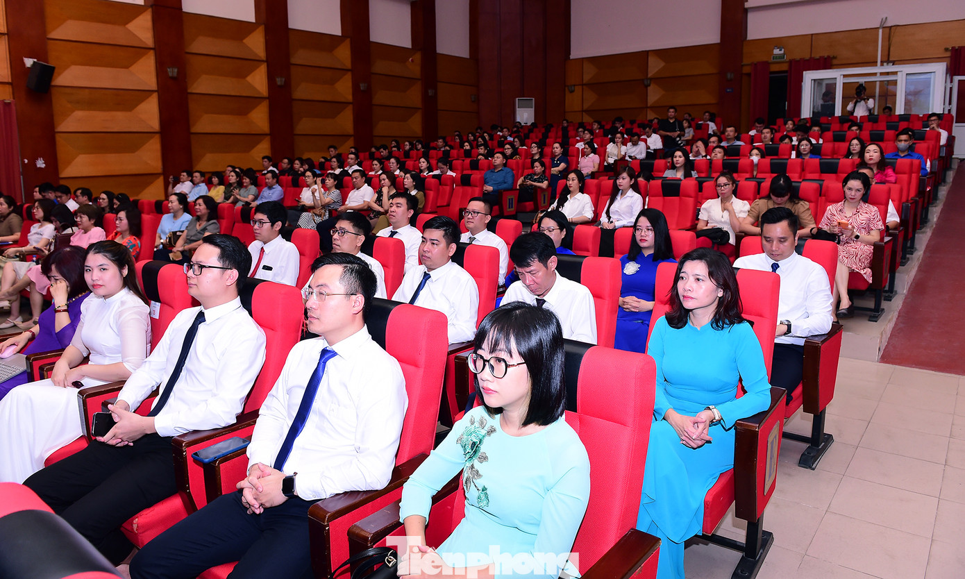 Thực hiện Chỉ thị 05 của Bộ Chính trị về việc học tập và làm theo tư tưởng, đạo đức, phong cách Hồ Chí Minh, trong thời gian qua, Đảng bộ T.Ư Đoàn đã đạt nhiều kết quả quan trọng, khá toàn diện, thiết thực với nhiều cách làm mới sáng tạo, ngày càng đi vào thực chất chiều sâu, từng bước trở thành nhiệm vụ quan trọng thường xuyên của mỗi tổ chức Đảng, đảng viên. Ảnh: Xuân Tùng