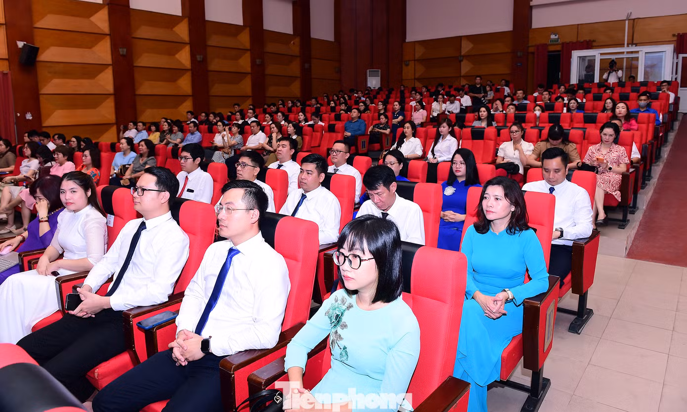 Thực hiện Chỉ thị 05 của Bộ Chính trị về việc học tập và làm theo tư tưởng, đạo đức, phong cách Hồ Chí Minh, trong thời gian qua, Đảng bộ T.Ư Đoàn đã đạt nhiều kết quả quan trọng, khá toàn diện, thiết thực với nhiều cách làm mới sáng tạo, ngày càng đi vào thực chất chiều sâu, từng bước trở thành nhiệm vụ quan trọng thường xuyên của mỗi tổ chức Đảng, đảng viên. Ảnh: Xuân Tùng