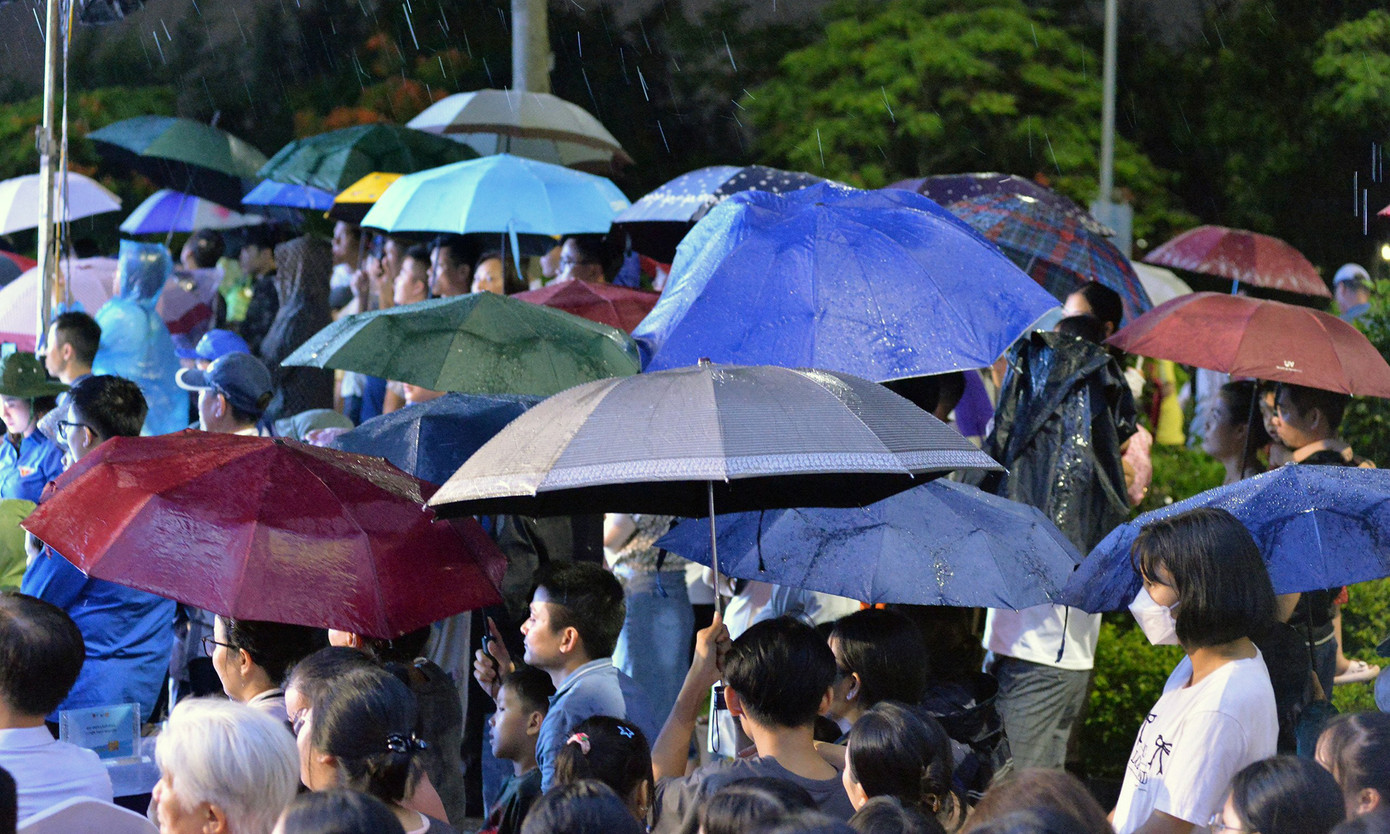 Khán giả theo dõi, cổ vũ chương trình. Ảnh: P.Linh Khán giả theo dõi, cổ vũ chương trình. Ảnh: P.Linh