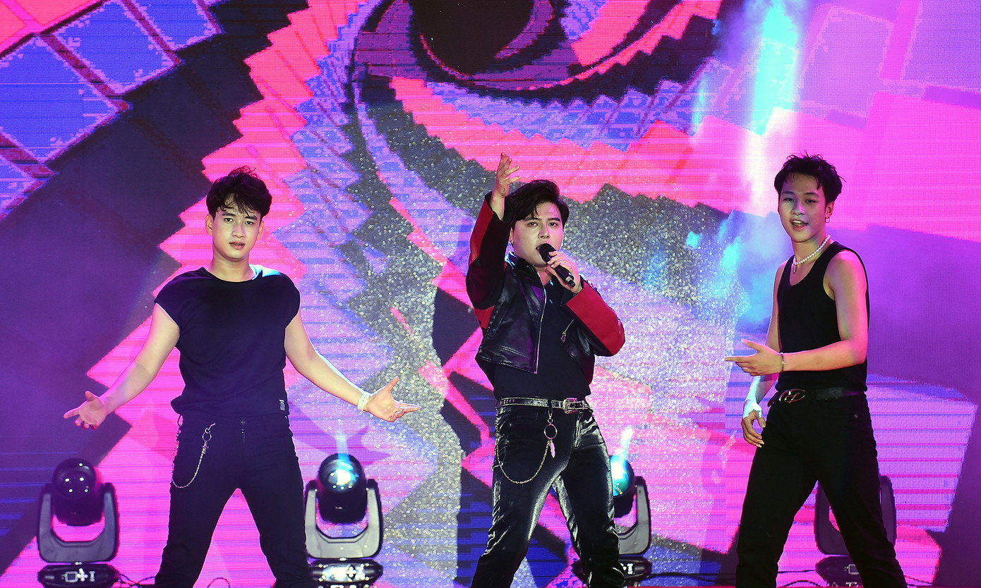 Các tiết mục văn nghệ trong đêm nhạc hội. Ảnh: Xuân Tùng Các tiết mục văn nghệ trong đêm nhạc hội. Ảnh: Xuân Tùng