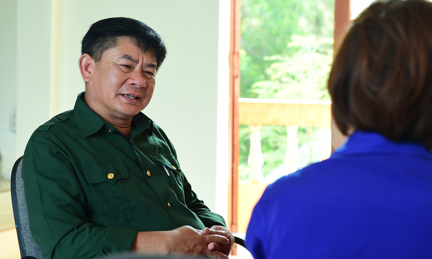 Anh Trần Văn Hiên – Liên đội trưởng Liên đội TNXP Bạch Long Vĩ có thâm niên hơn 30 năm ở đảo Bạch Long Vĩ. Vợ chồng anh đã gắn bó với Đảo Thanh niên Bạch Long Vĩ từ những ngày đầu xây dựng đến nay.