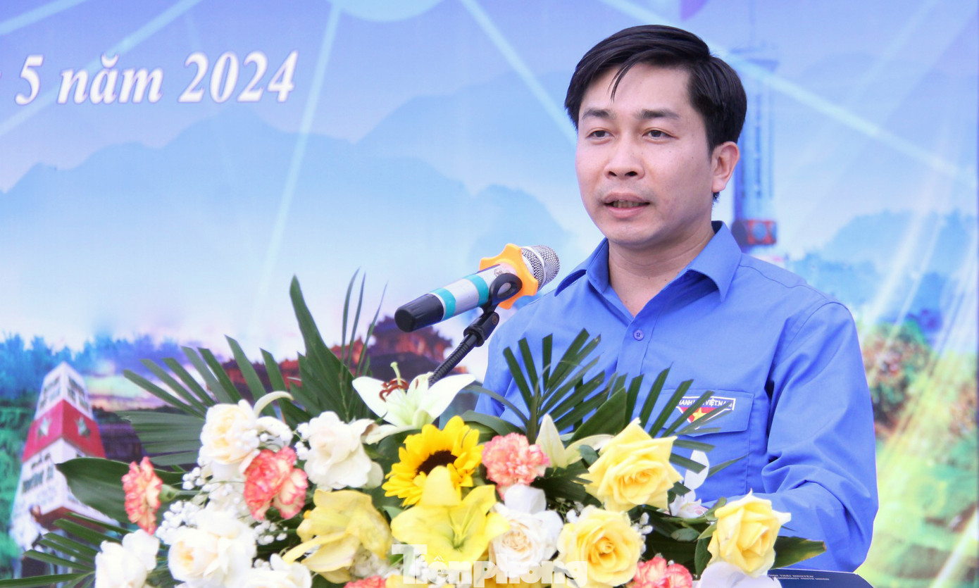 Anh Đoàn Quang Duy phát biểu khai mạc chương trình. Ảnh: Minh Hiển