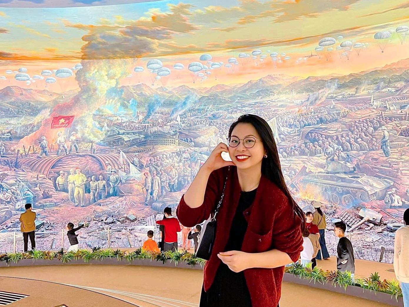 Quỳnh Anh tại Bảo tàng Chiến thắng Điện Biên Phủ.