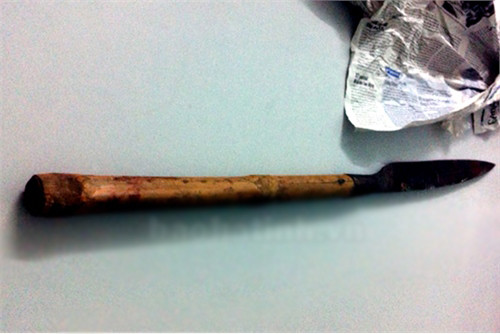 Trai làng hỗn chiến, một người bị đâm thấu tim ảnh 1