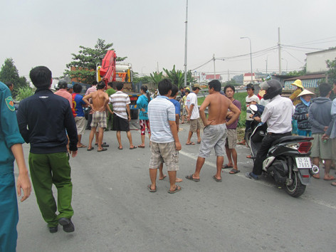 Hiện trường xe container lật