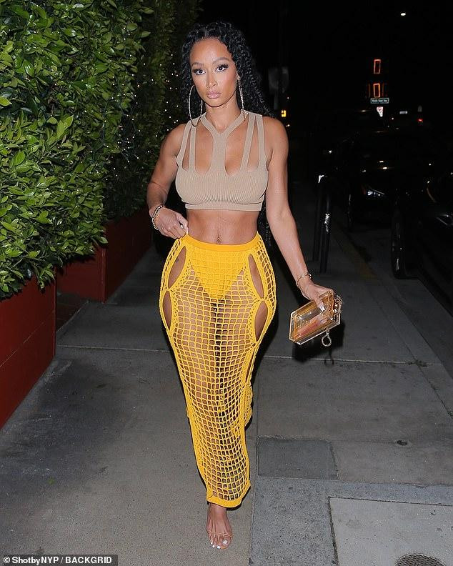 Draya Michele lần đầu được biết đến khi dính líu tình cảm với nam ca sĩ lắm tài nhiều tật Chris Brown. Sau đó, cô có mối tình sóng gió với cầu thủ bóng bầu dục Orlando Scandrick từ năm 2011-2019 và có 1 con trai chung. Người đẹp từng có một cậu con trai sinh năm 2002 với mối tình trước đó.