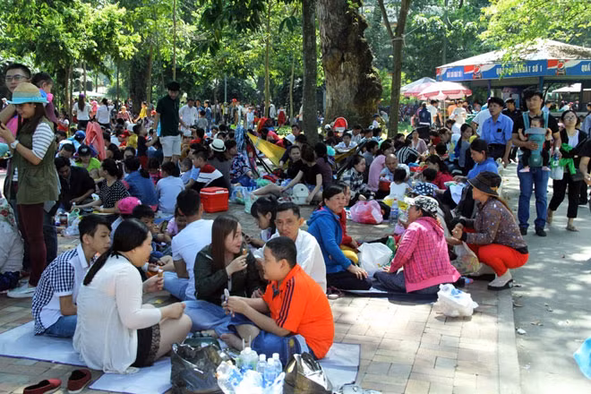 'Biển người' nêm chặt các khu vui chơi ở TPHCM ngày Tết dương lịch ảnh 12