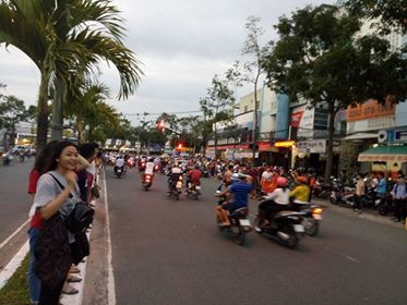 Biển người rợp cờ hoa, reo hò khắp cả nước mừng kỳ tích của U23 Việt Nam ảnh 54