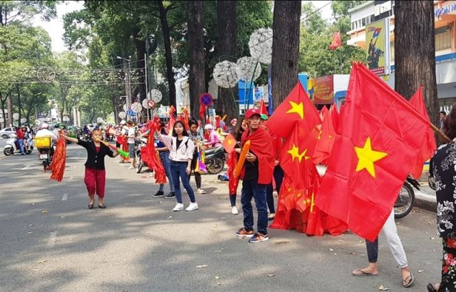 Cổ động viên ngồi xe lăn, truyền máu vẫn cuồng nhiệt cổ vũ U23 Việt Nam ảnh 80