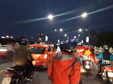 Biển người rợp cờ hoa, reo hò khắp cả nước mừng kỳ tích của U23 Việt Nam ảnh 58