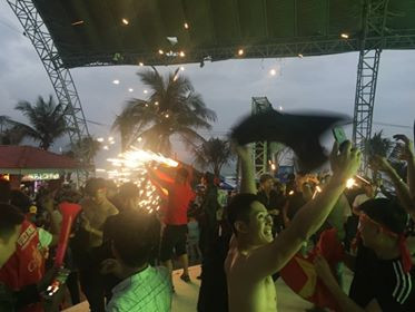 Biển người rợp cờ hoa, reo hò khắp cả nước mừng kỳ tích của U23 Việt Nam ảnh 63