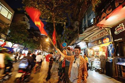 Biển người rợp cờ hoa, reo hò khắp cả nước mừng kỳ tích của U23 Việt Nam ảnh 47