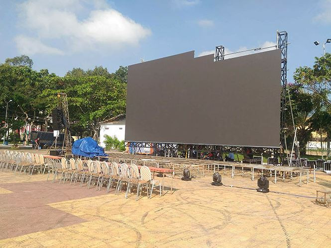 Cổ động viên ngồi xe lăn, truyền máu vẫn cuồng nhiệt cổ vũ U23 Việt Nam ảnh 74