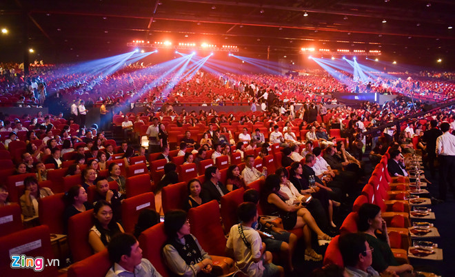 Cô gái dân tộc Ê đê H'hen Niê đăng quang HHHV Việt Nam 2017 ảnh 25