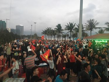 Biển người rợp cờ hoa, reo hò khắp cả nước mừng kỳ tích của U23 Việt Nam ảnh 61