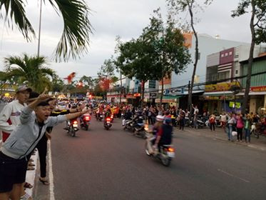 Biển người rợp cờ hoa, reo hò khắp cả nước mừng kỳ tích của U23 Việt Nam ảnh 55