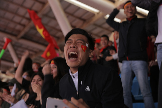 Trung ruồi, Minh tít 'khóc, cười' hết mình với U23 Việt Nam ảnh 5