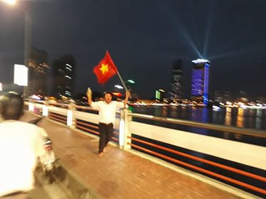 Biển người rợp cờ hoa, reo hò khắp cả nước mừng kỳ tích của U23 Việt Nam ảnh 57