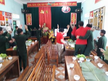 Cổ động viên ngồi xe lăn, truyền máu vẫn cuồng nhiệt cổ vũ U23 Việt Nam ảnh 17