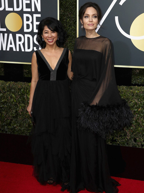 Pax Thiên hộ tống mẹ Angelina Jolie tham dự Quả Cầu Vàng 2018 ảnh 5