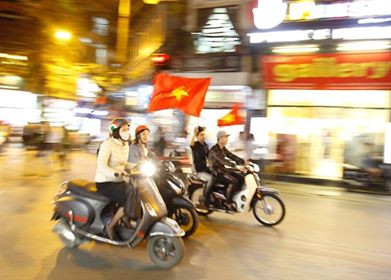 Biển người rợp cờ hoa, reo hò khắp cả nước mừng kỳ tích của U23 Việt Nam ảnh 48