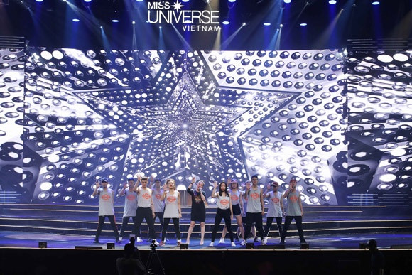 Cô gái dân tộc Ê đê H'hen Niê đăng quang HHHV Việt Nam 2017 ảnh 35