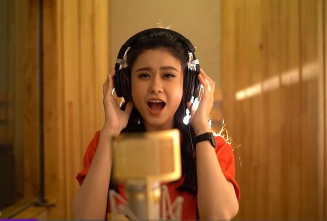 Cổ động viên ngồi xe lăn, truyền máu vẫn cuồng nhiệt cổ vũ U23 Việt Nam ảnh 72