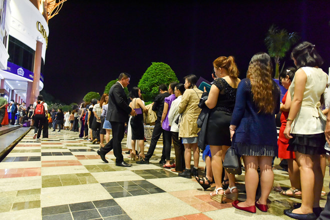 Cô gái dân tộc Ê đê H'hen Niê đăng quang HHHV Việt Nam 2017 ảnh 27