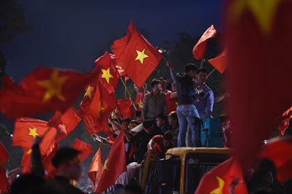 Biển người rợp cờ hoa, reo hò khắp cả nước mừng kỳ tích của U23 Việt Nam ảnh 22